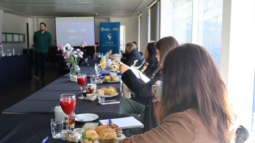 Jorge Bizama, da la Bienvenida al Workshop