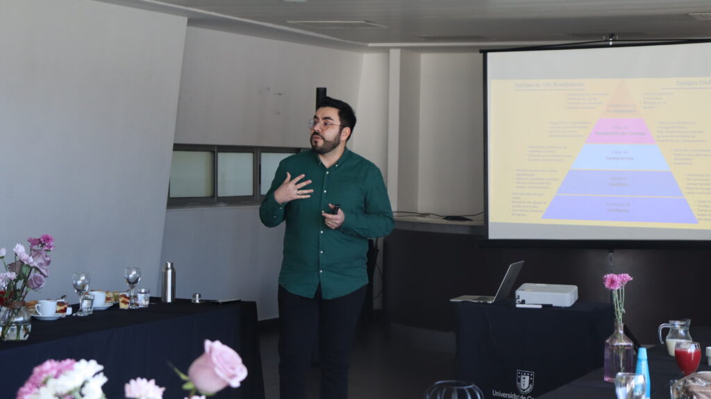 Jorge Bizama explica la Pirámide de Patrick Lencioni