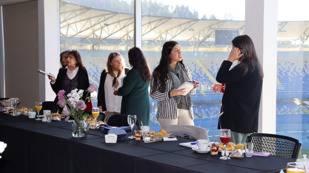 Participantes interactuando en el workshop Working Genius Concepción