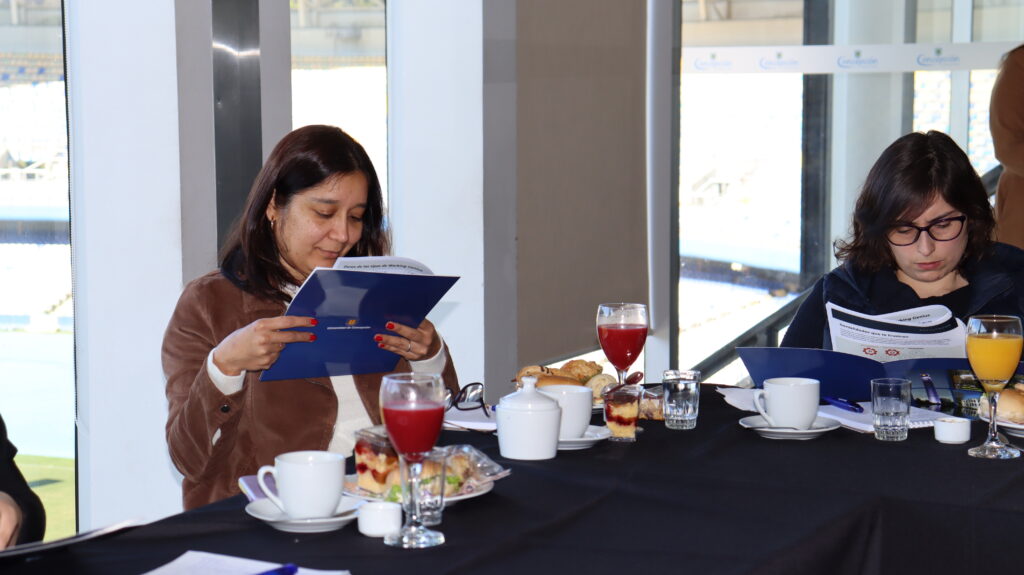 Participantes leyendo sus resultados del Test de Working Genius