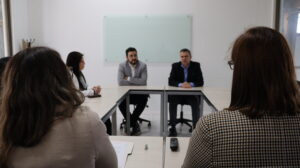 Equipos de gestión de UdeC Capacita y CFTLA en mesa de trabajo